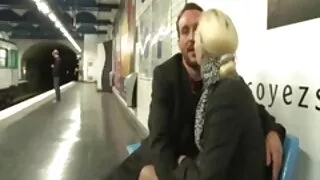 금발은 포르노 사이트 추천 새로운 보스를 기쁘게합니다.