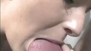거울에 porn hub 같은 사이트 빨간 머리 아름다움을 묶어.