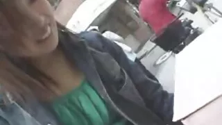 레나 폴은 자지 빨기로 포르노 무료 사이트 남자 친구를 만족시킨다..