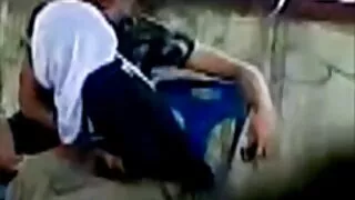 블레이크 꽃에 검은 포로노 사이트 수탉.