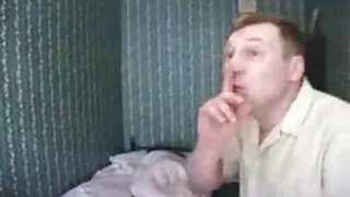 금발은 자신을 망 쳤고 흑인의 코 아래에 털이 헨타이 사이트 많은 음부를 쑤셔 넣었습니다.