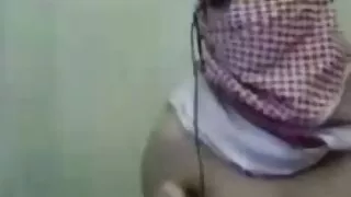 새엄마는 의붓 딸과 일본 헨타이 사이트 섹스에서 오르가즘을 가져옵니다.