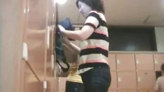 소파에 젊은 남자와 러시아 항문 테스트. 후카다 에이미 포르노