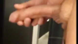 여자 친구 porno 사이트 니키 너츠 침대 세 번째에 자신의 여자 친구를 초대했다.
