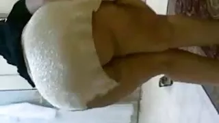 이른 성인 무료 포르노 새가 누군가를 엿먹인다.