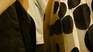 소녀는 그녀의 포로노 사이트 친구와 레즈비언 섹스를 가지고 있습니다.
