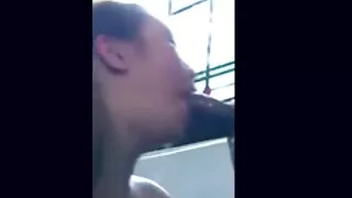 소녀는 검은 친구와 함께 놀고 성인 포르노 사이트 있습니다.