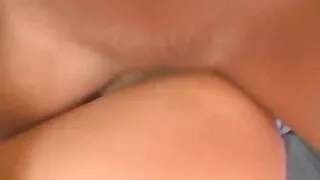 빌어 포르노 야동 먹을 전에 기름에 덮여 문신.
