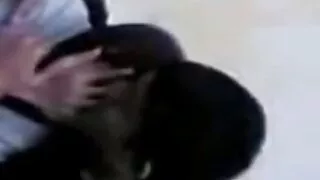 젊은 알폰스 포르노 웹 사이트 잤어요 마흔 세 이모 소파에.