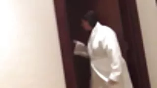클로이 한국어 포르노 웹 사이트 사원은 깊은 수탉을 빨아 먹는다..