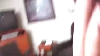 흑인 여자 무료 야한 동영상 사이트 소녀 즐거움 흰색과 딜도를 사용합니다.